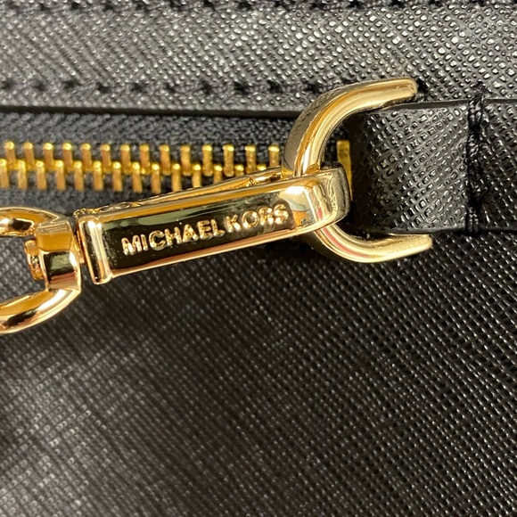 Michael Kors Black Jet Set Large Saffiano Leather Crossbody Bag - Picture 10 of 10